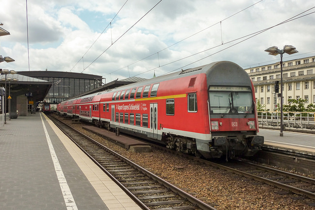 Treno Airport Express che conduce in centro a Berlino in soli 30 minuri